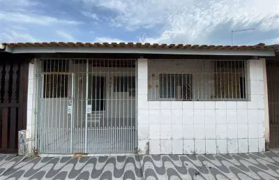 Excelente casa de condomínio dividida em sala, quarto, cozinha, banheiro, quintal e 01 vaga de garagem no jardim real
