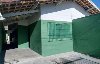 Excelente casa geminada com 02 dormitórios no bairro vilamar em praia grande!