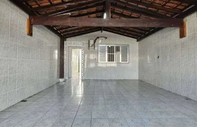 Excelente casa geminada com 02 dormitórios no bairro vila mirim em praia grande!
