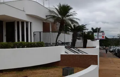 Casa comercial com 8 salas para alugar na Rua Senador Souza Naves, 2054, Jardim Londrilar, Londrina