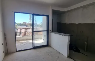 Apartamento novo com 02 dormitórios, sacada, churrasqueira e infraestrutura completa