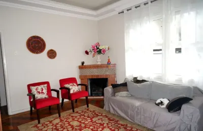 Casa com 3 quartos sendo 01 suíte e 4 banheiros à venda no petrópolis
