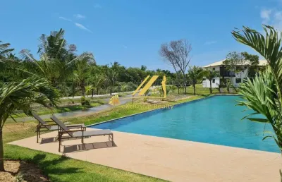 Apartamento bem decorado na praia do forte. 1 quarto com varanda. 55m2. condomínio vila do lago.