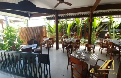 Casa grande, super espaçosa em itapuã! ótimo para um restaurante de luxo! boa gastronomia! estrutura perfeita para o seu negócio!