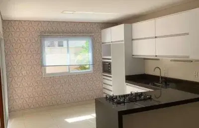 Casa de condomínio para venda tem 150 metros quadrados com 3 quartos