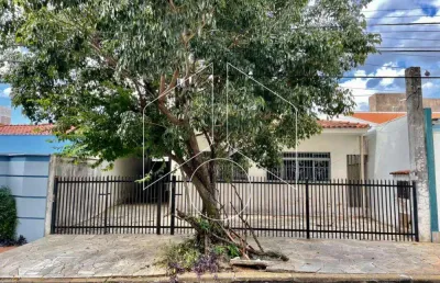 Casa com 3 quartos para alugar na Avenida República, 965, Palmital, Marília