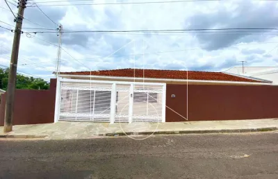 Casa com 3 quartos para alugar na Rua Humberto de Campos, 2160, Mariana, Marília