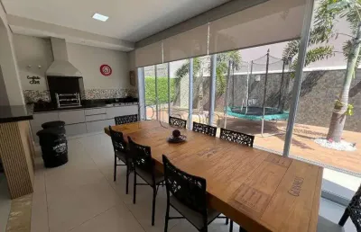 Sobrado à venda com 3 suítes no condomínio portal do jequitibá, valinhos.