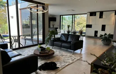Sobrado à venda em campinas, loteamento parque dos alecrins, com 3 suítes, com 285.22 m²