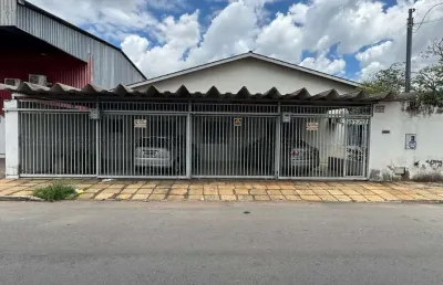 Casa com 3 quartos à venda na rua 11 c/  rua 504, 538, vila abajá, goiânia, 289 m2 por r$ 1.300.000