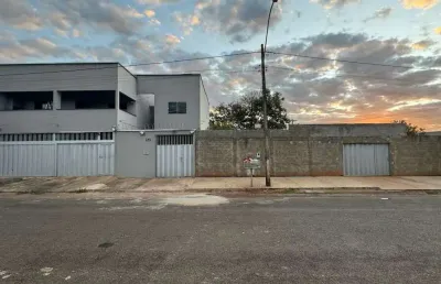 Sobrado à venda em goiânia-go, res. beatriz nascimento: 5 quartos, 2 suítes, 3 salas, 4 banheiros, 3 vagas de garagem, 275 m².