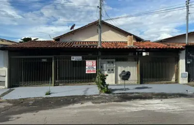 Imperdível casa à venda no setor bueno em goiânia-go: 3 quartos, 1 suíte, 2 salas, 3 banheiros, 3 vagas, 328m².