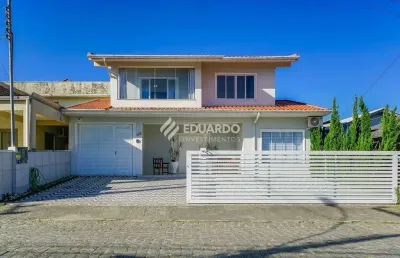 Casa com sala comercial e piscina à venda em canto grande, bombinhas sc