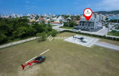 Sobrado triplex à venda com 03 suítes e piscina a 150 metros do mar – bombinhas/