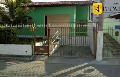 Casa com 2 quartos próxima ao centro de araruama/rj