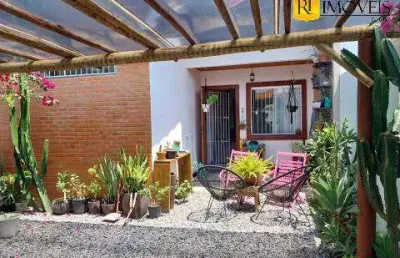 Casa residencial de 2 quartos com churrasqueira e quintal amplo em iguaba