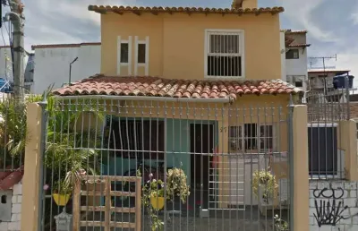 Casa independente com 04 quartos a venda próximo ao centro de cabo frio/rj