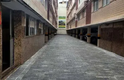 Oportunidade de apartamento de 02 quartos à venda perto da praia do forte