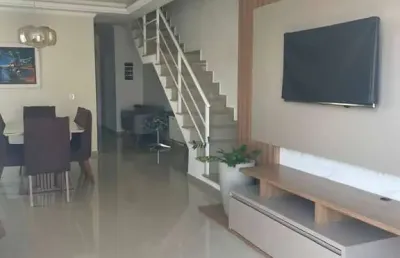 Casa á venda, frente praia no foguete com 5 quartos