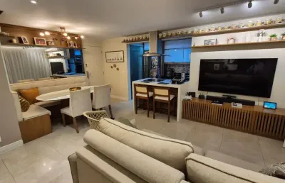 Excelente apartamento reformado c 2 quartos em botafogo