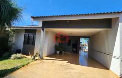 Casa com 5 quartos à venda no Centro, Marialva 