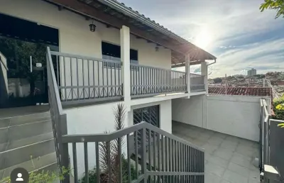 Casa para venda em araxá, santo antônio, 4 dormitórios, 2 suítes, 3 banheiros, 2 vagas
