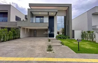 Sobrado com 4 suítes plenas, sendo uma master com closet.