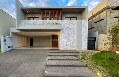 Sobrado frente a mata com 4 suítes plenas, incluindo uma master.