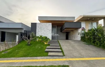 Casa térrea com 3 suítes sendo uma master com closet e banheira.