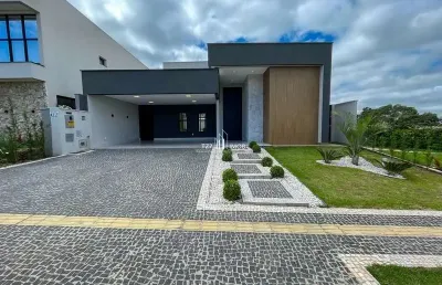 Casa térrea completa em armários com 4 suítes plenas.
