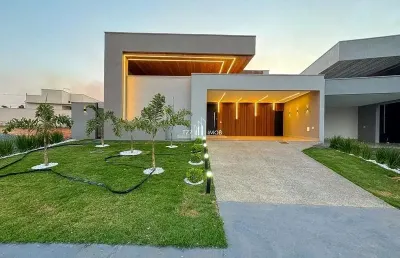Casa térrea com 4 suítes plenas sendo uma master, frente praça