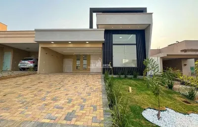 Casa térrea com 3 suítes plenas sendo uma master + home office.