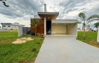 Casa térrea com 3 suítes plenas sendo uma master + home office.