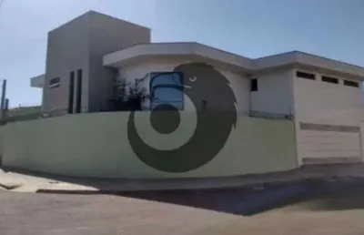 Casa com 3 quartos para alugar na Cidade Jardim, São Carlos 