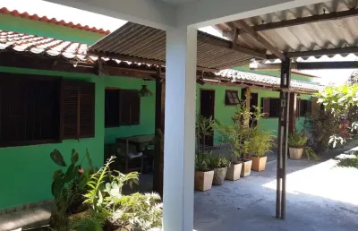 Prédio à venda na Rua Crizântemos, Barroco, Maricá