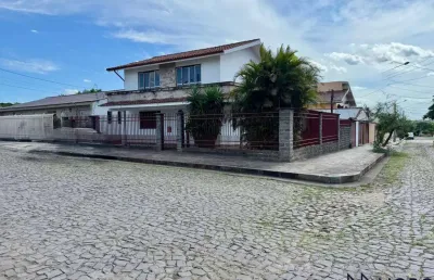 Casa alvenaria com aproximadamente 250 m² 4 dormitórios 2 suítes estar social es