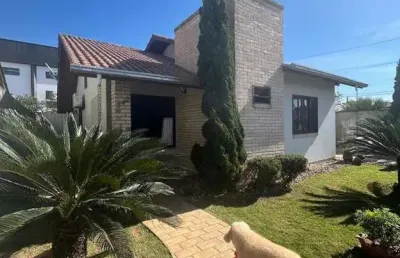 Casa á venda no bairro praça com 190m², 3 dormitórios, ampla área de festa