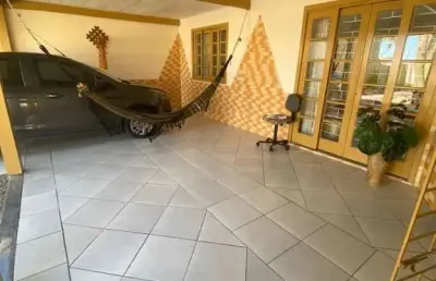 Ótima casa com um amplo terreno com de 455m² á venda no bairro universitário