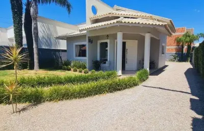 Casa á venda com 100m² no bairro praça em tijucas, 2 dormitórios, semi mobiliada