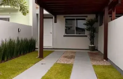 Sobrado a venda com 75m² no xv de novembro em tijucas, área com churrasqueira
