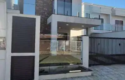 Sobrado no areias em tijucas com 130m², 3 dormitórios, 1 suíte e churrasqueira