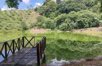 Sítio à venda, 13ha, duas casas;77 e 520m², 5 quartos; 2 suítes; pé direito alto; canil 18m²; pomar