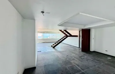 Oportunidade cobertura com piscina; 370m²; 5 quartos, 3 suítes, salas amplas e 3  garagem. vista in