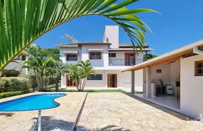 Linda casa em condominio a venda - 283m² - 3 suítes - 4 vagas - muito verde.