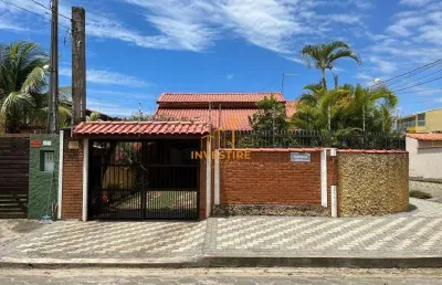 Casa à venda no bairro tupy em itanhaém com piscina e edícula
