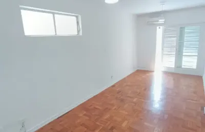 Venda de sala living de 40m2 de frente com varanda  e vista livre , ( vaga insuficiente ) no bairro do gonzaga em santos-sp