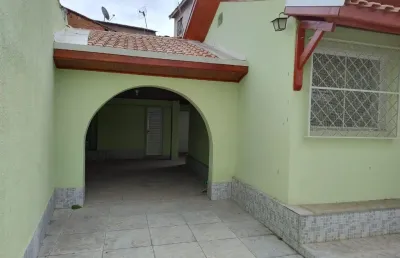 Casa com 3 quartos para alugar na Rua São Benedito, Campo do Galvão, Guaratinguetá