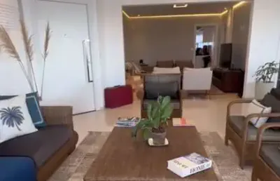 Lindo apartamento alto padrão, andar alto na ponta da praia.