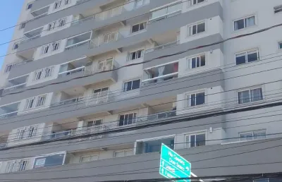 Apto 2 dormitorios sendo 1 suíte no centro de itajaí