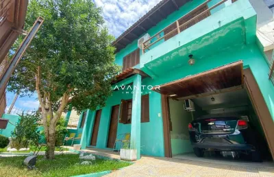 Excelente casa duplex localizado em área nobre do bairro camobi